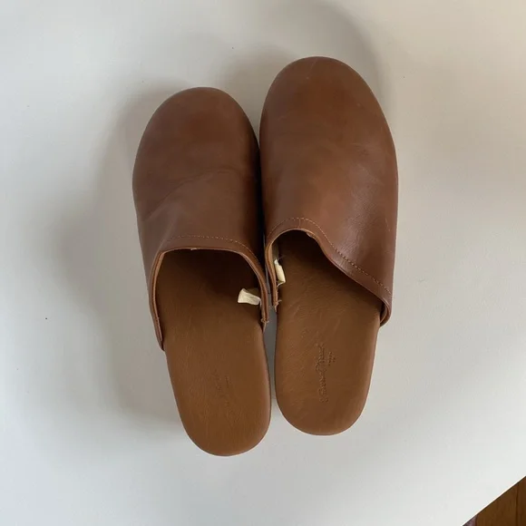 Clogs - Picture 2 of 4